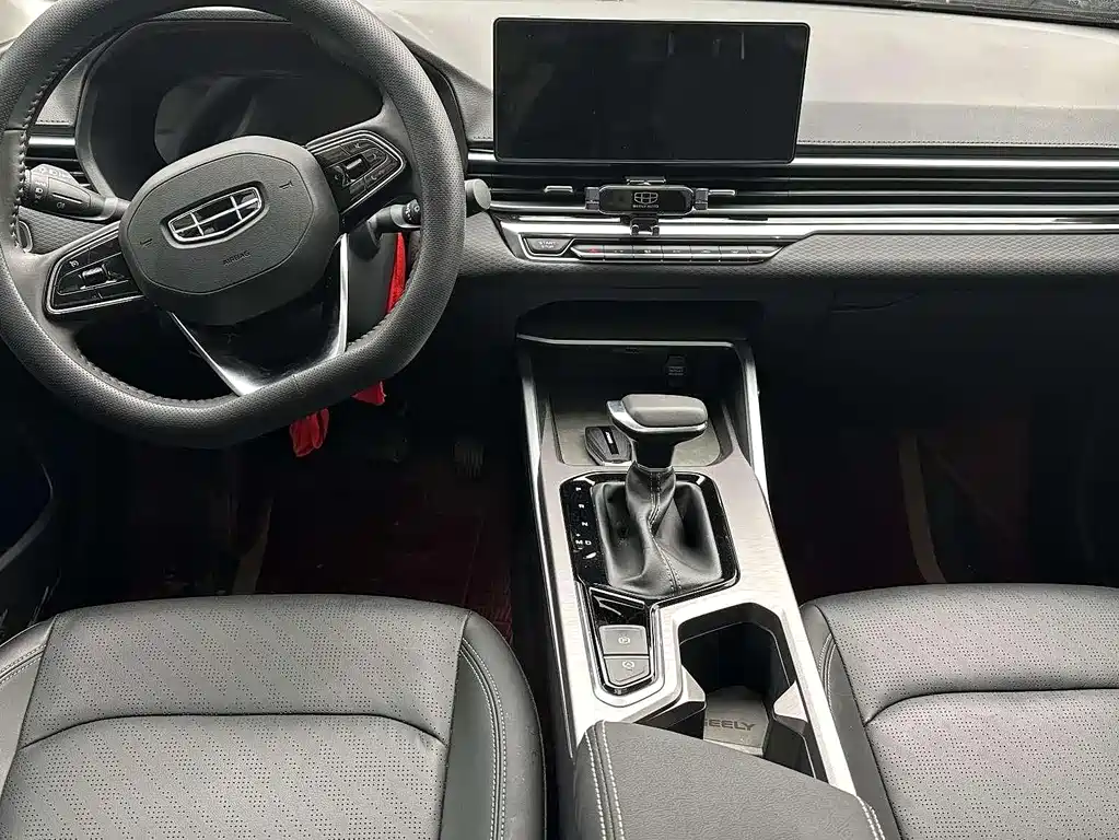 Geely Emgrand 2021