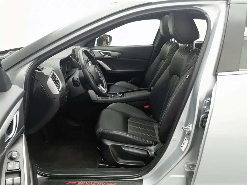 Mazda CX-4 2018 — фото 10