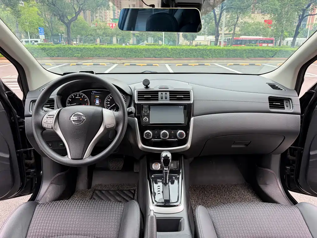 Nissan Tiida 2017 — фото 14