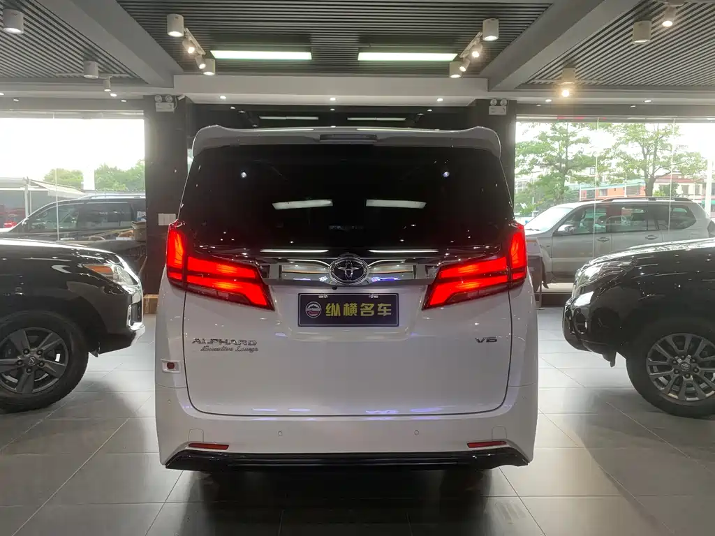Toyota Alphard 2018 — фото 5