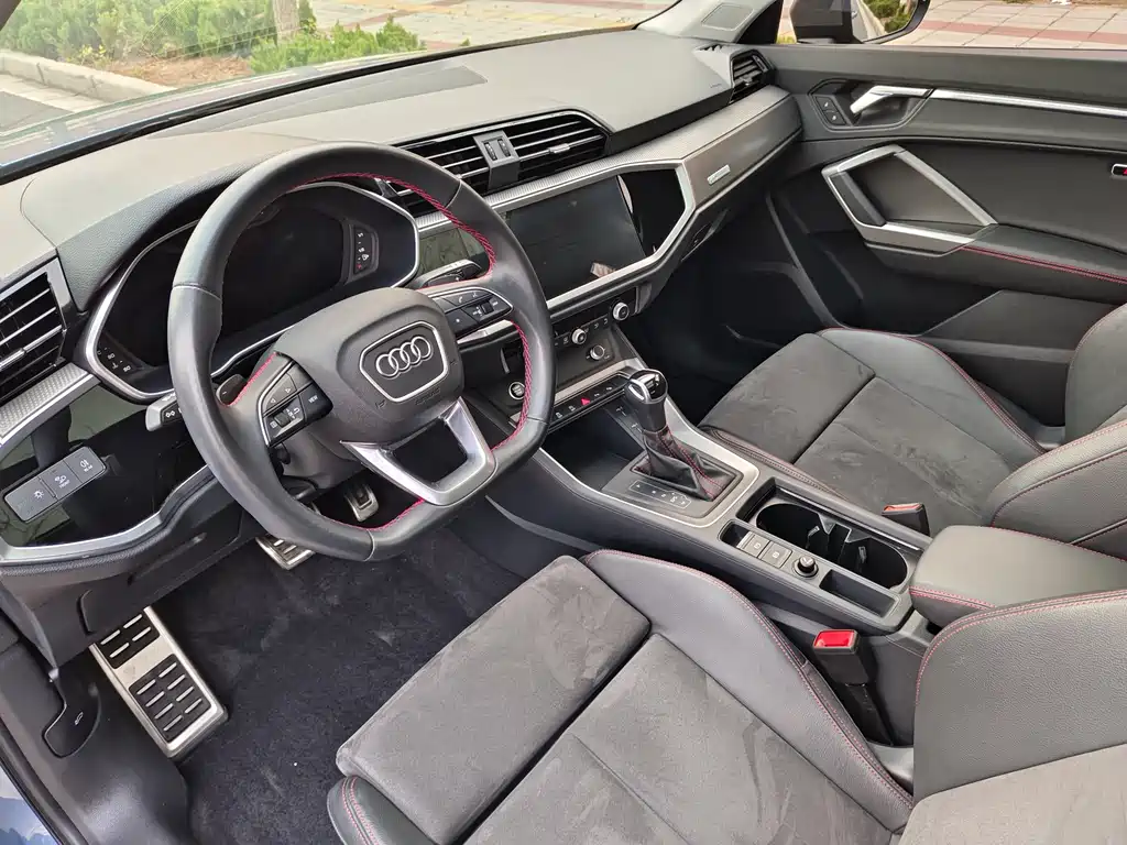 Audi Q3 2023 — фото 24