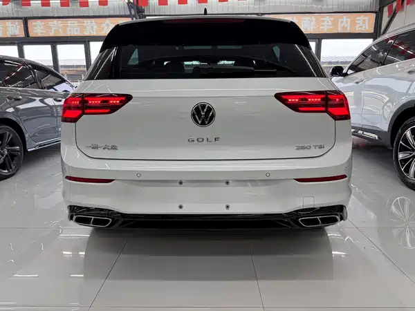 Volkswagen Golf 2024