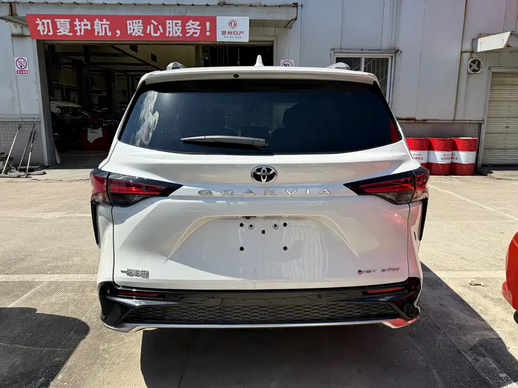 Toyota Granvia 2025