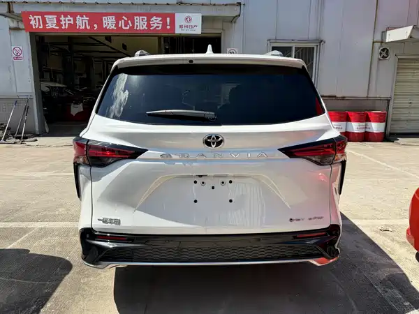 Toyota Granvia 2025