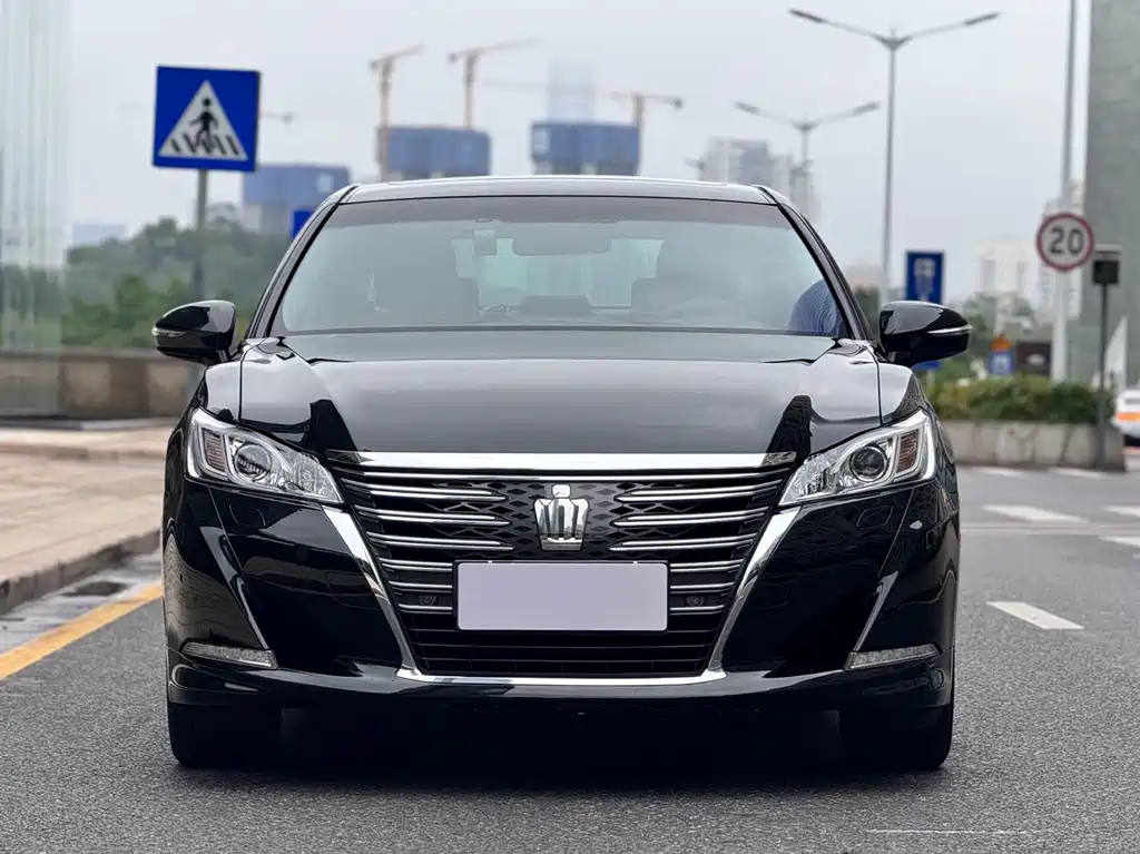 Toyota Crown 2017 — фото 2