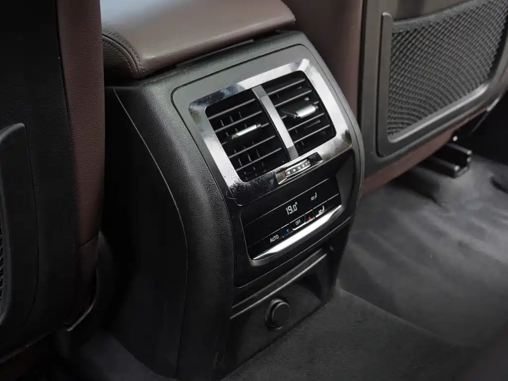 BMW X4 2019 — фото 11