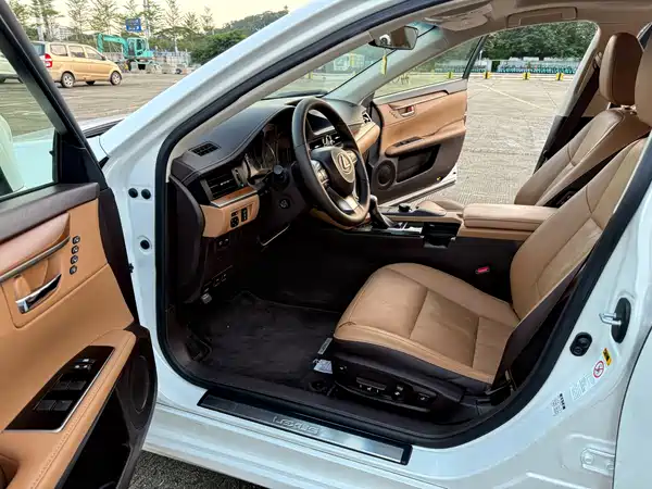 Lexus ES 2016