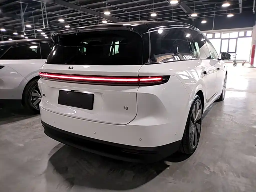 Li Auto i8 2025