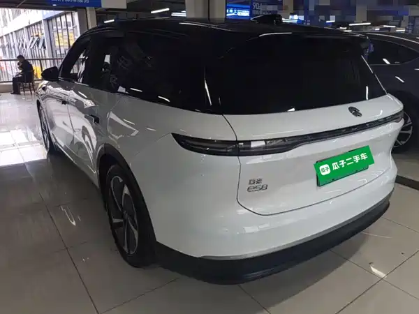 NIO ES8 2023