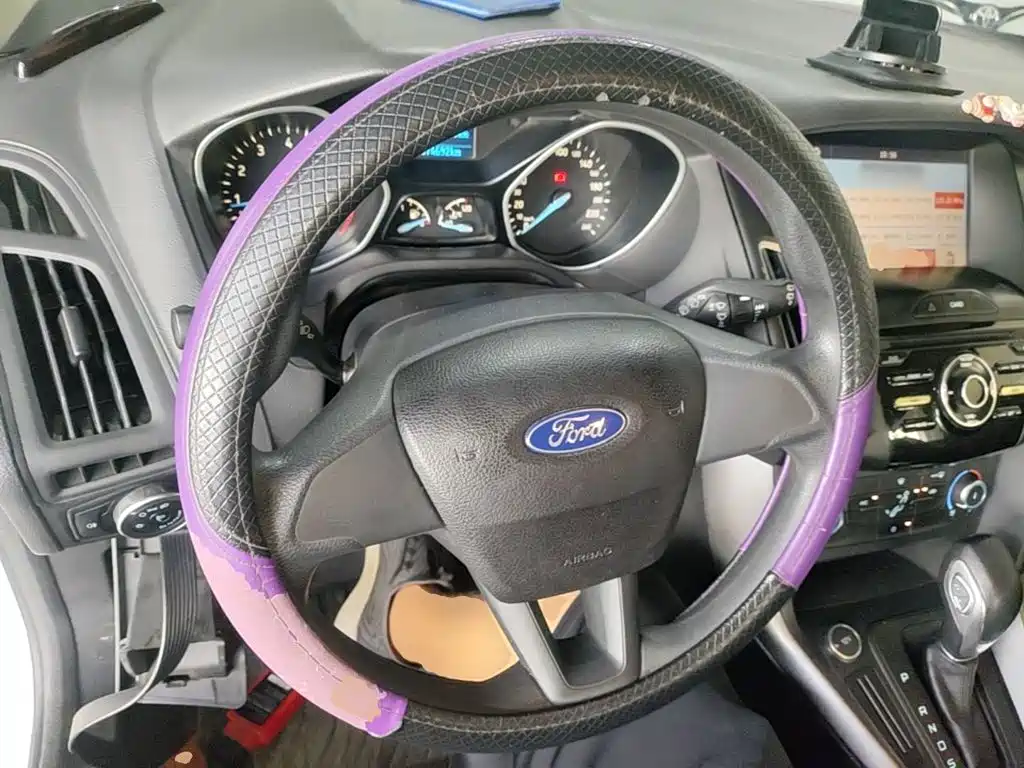 Ford Focus 2018 — фото 11