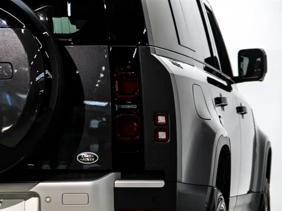 Land Rover Defender 2025 — фото 11