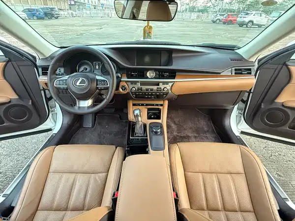 Lexus ES 2016