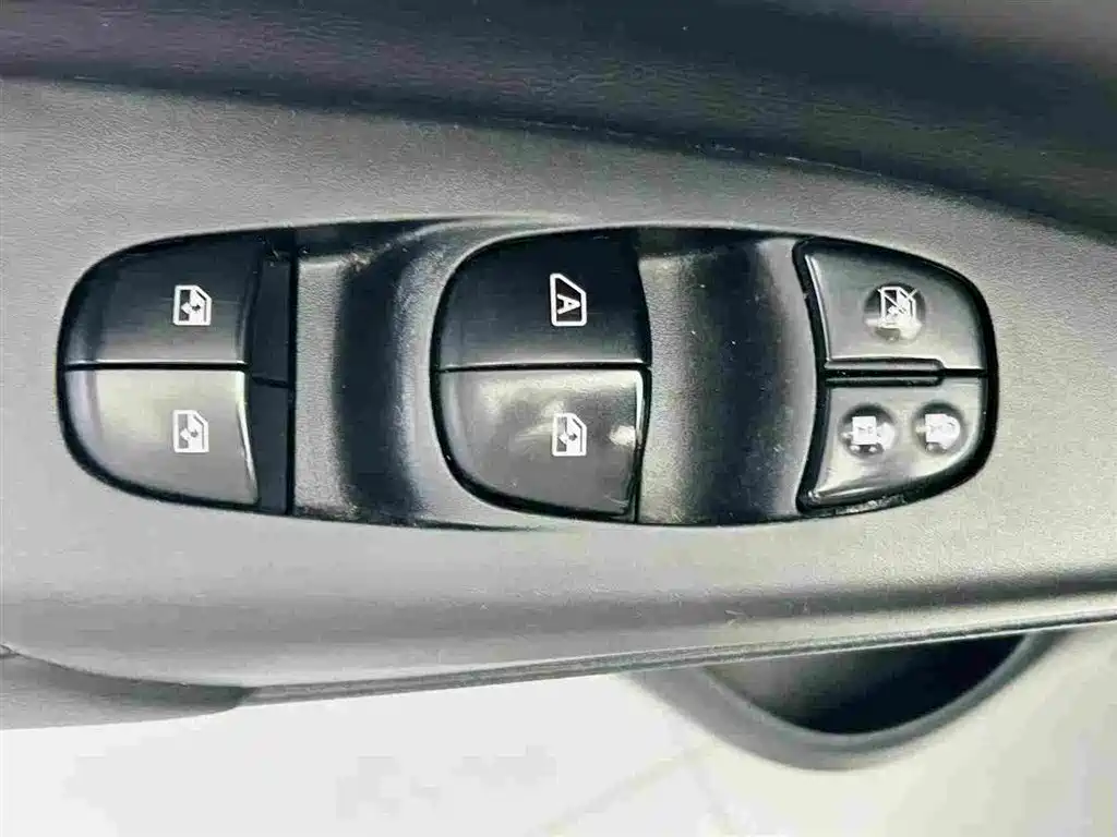 Nissan Sylphy 2019 — фото 18
