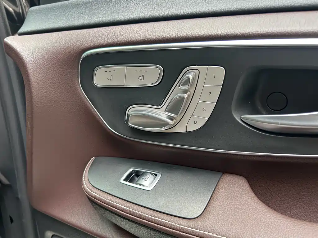 Mercedes-Benz V-Class 2024 — фото 14