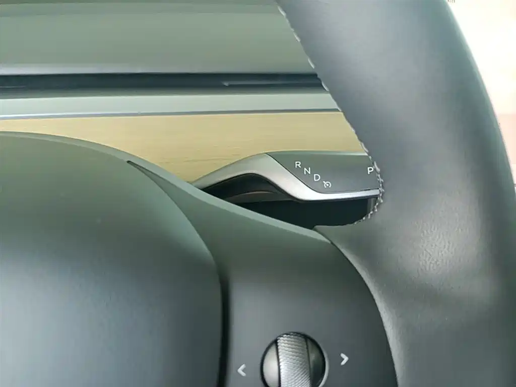 Tesla Model Y 2023 — фото 14