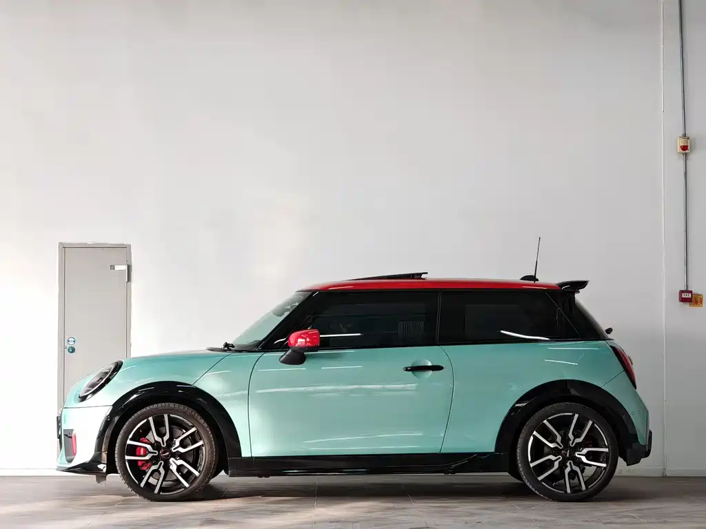 MINI JCW 2025 — фото 3
