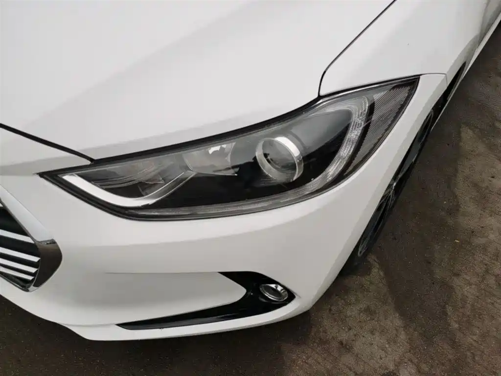 Hyundai Elantra 2018 — фото 24