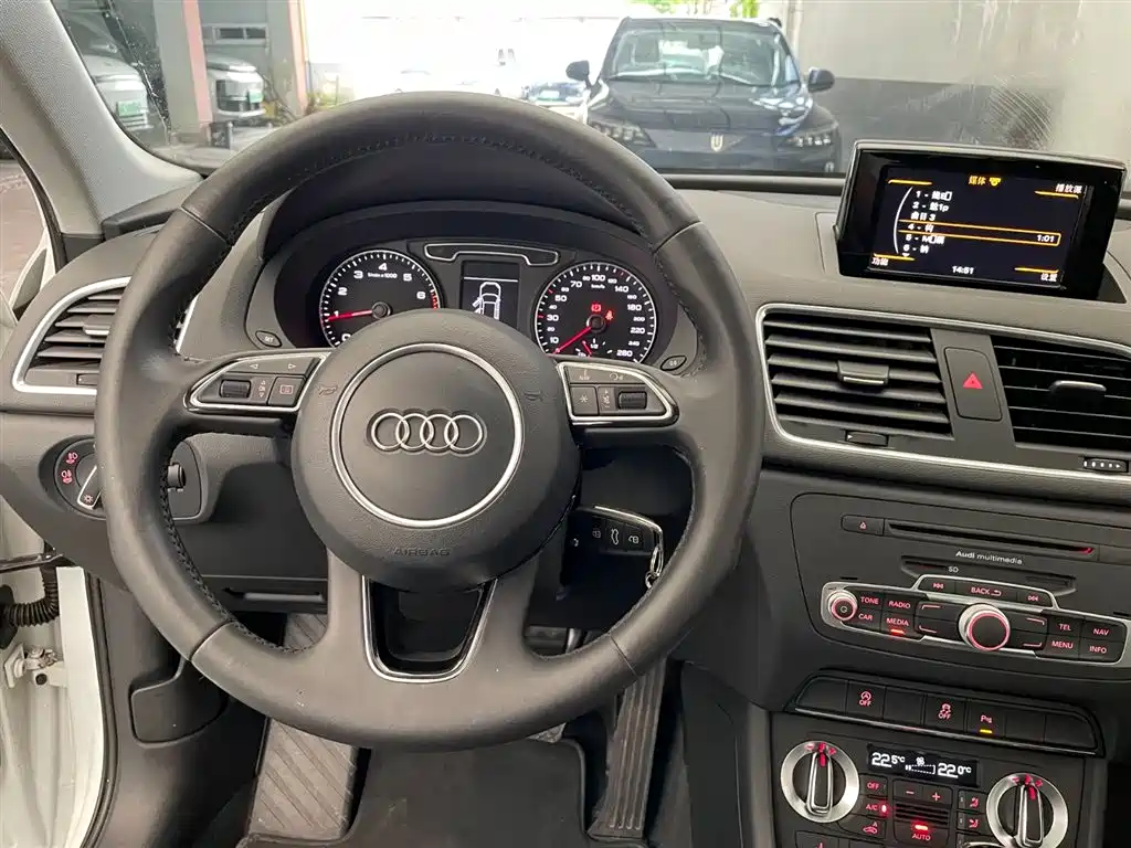Audi Q3 2015 — фото 13