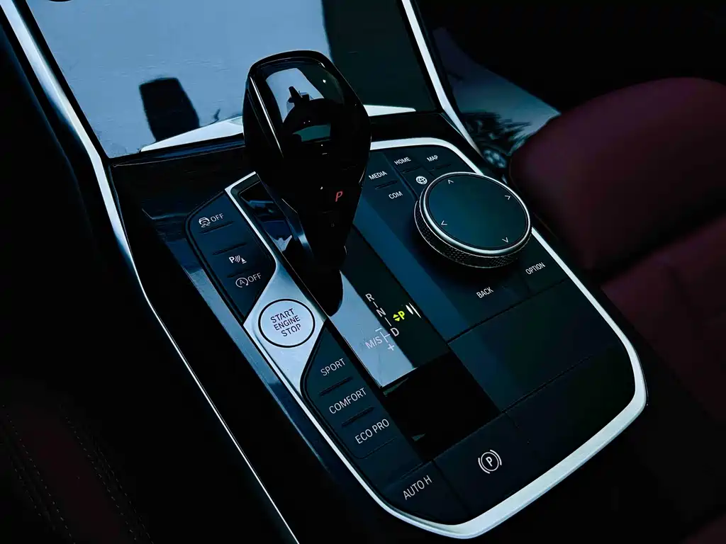 BMW 3 Series 2021 — фото 16