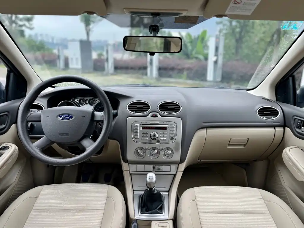 Ford Focus 2014 — фото 12
