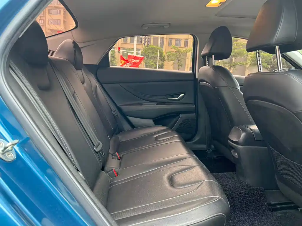 Hyundai Elantra 2022