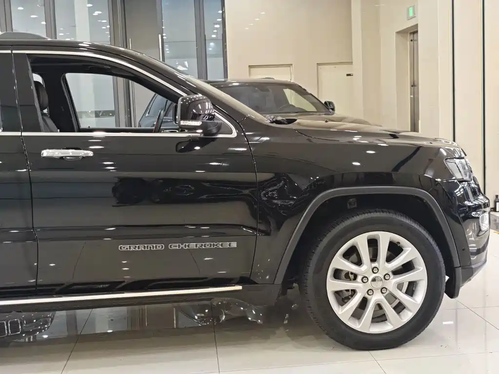 Jeep Grand Cherokee 2019 — фото 21