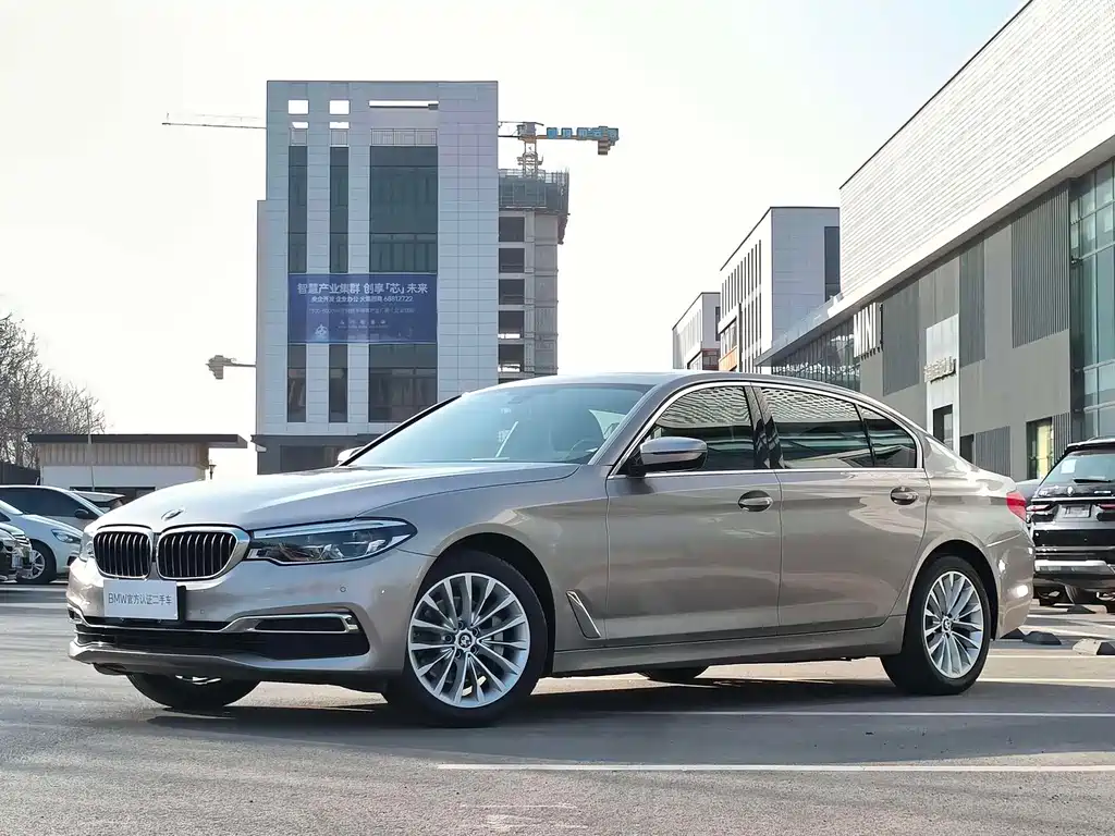 BMW 5 Series 2019 — фото 1