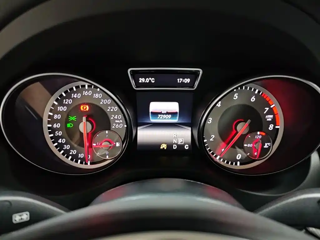 Mercedes-Benz GLA 2016 — фото 12