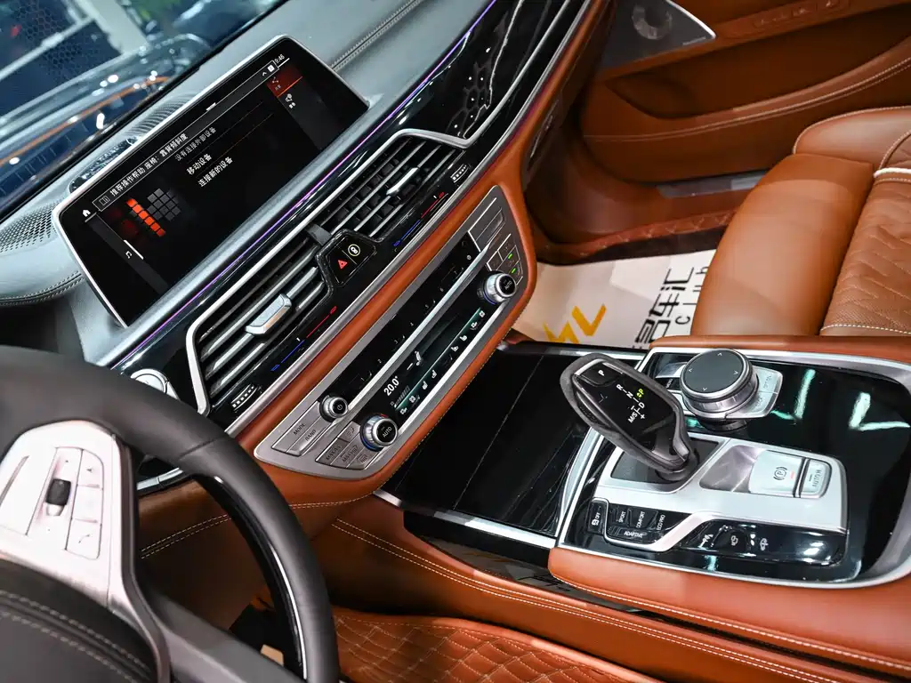BMW 7 Series 2021 — фото 18