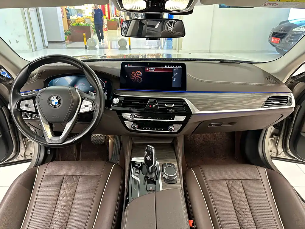 BMW 5 Series 2021 — фото 21