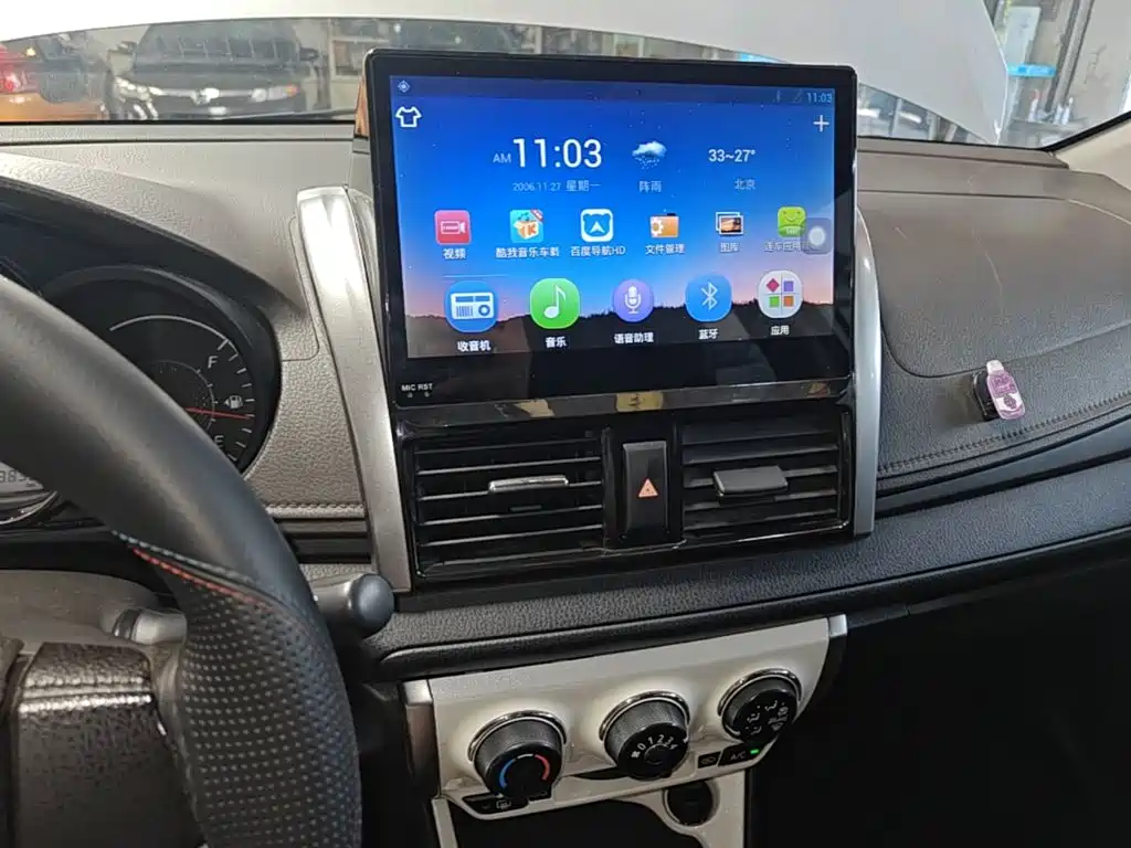 Toyota Yaris L 2015 — фото 13