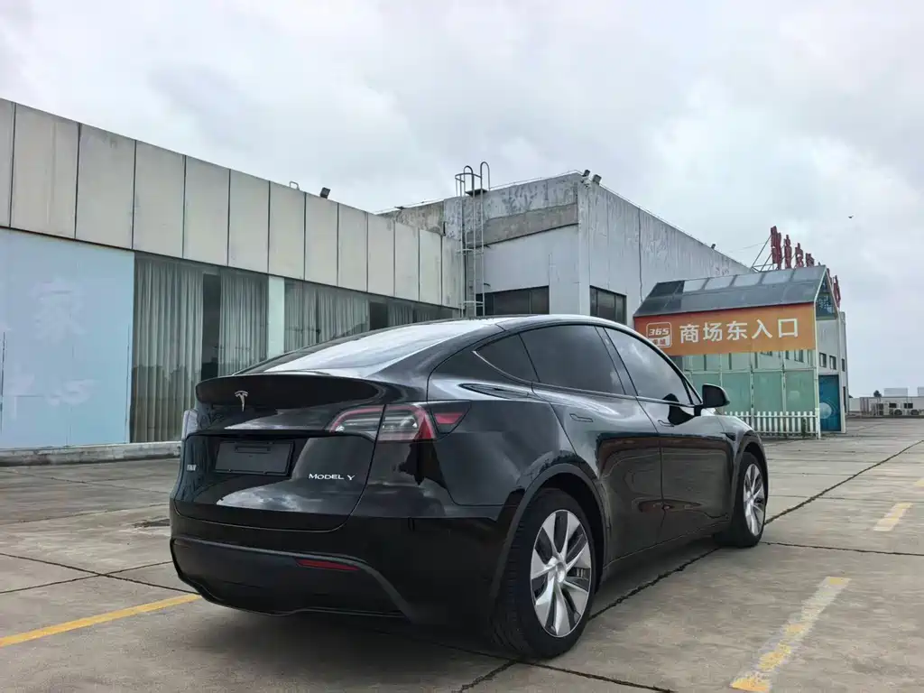 Tesla Model Y 2023 — фото 10