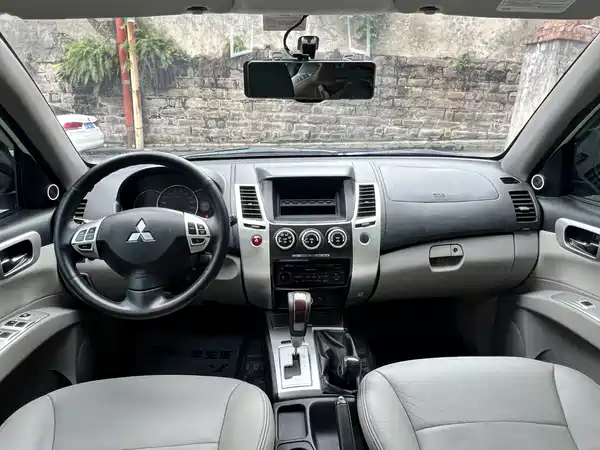 Mitsubishi Pajero Jinchang 2015