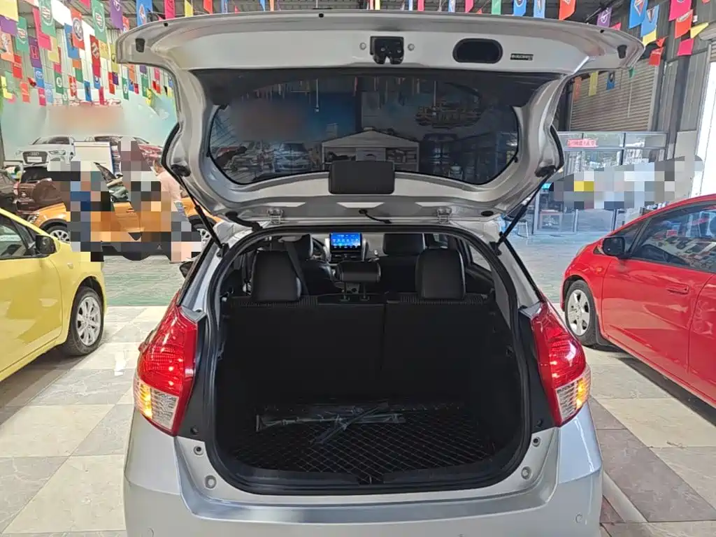 Toyota Yaris L 2015 — фото 19