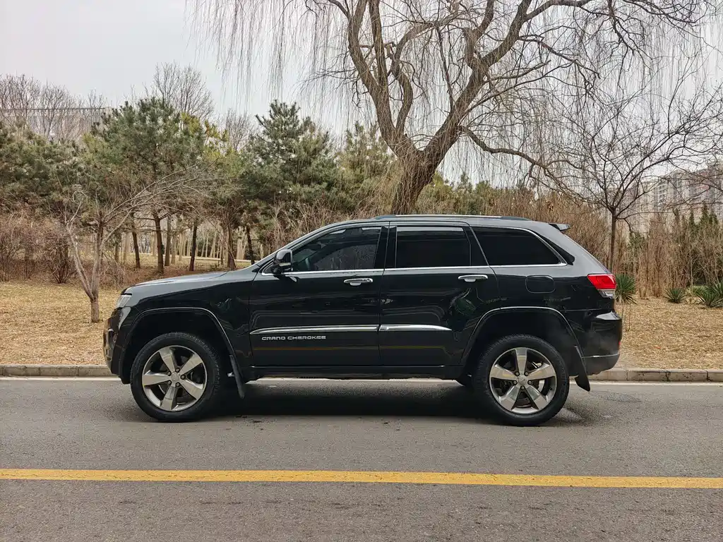 Jeep Grand Cherokee 2016 — фото 15