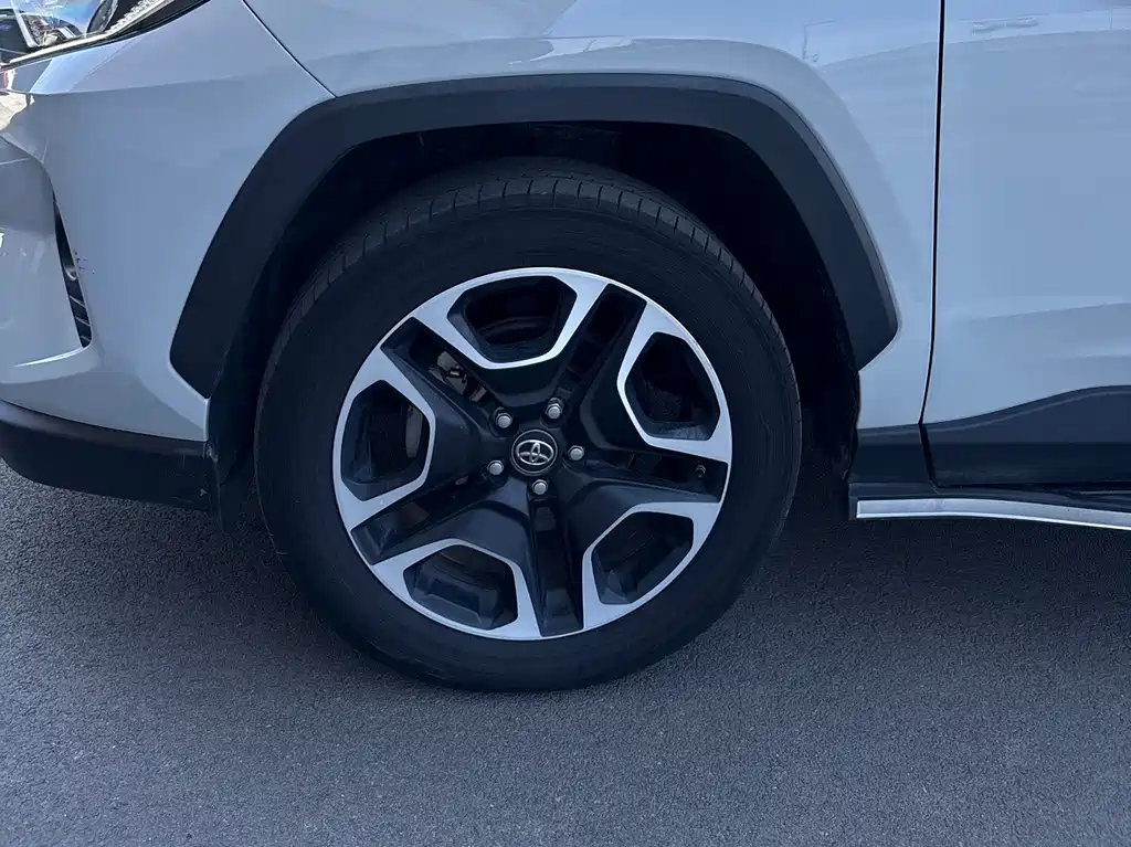 Toyota RAV4 2020 — фото 7