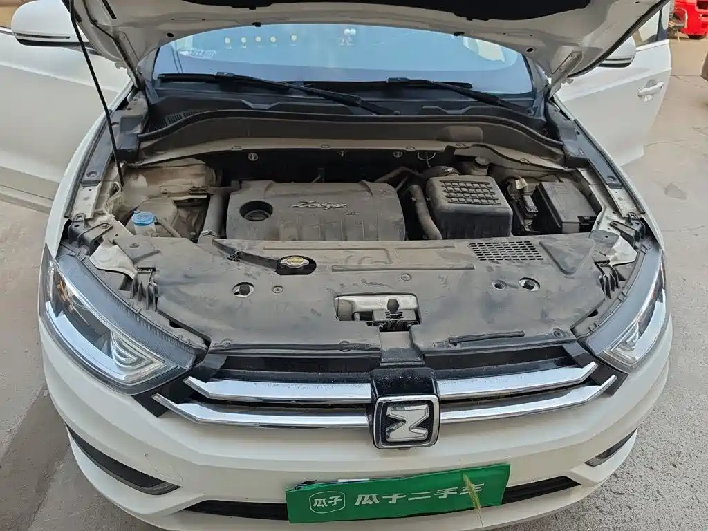 Zotye SR7 2016 — фото 21