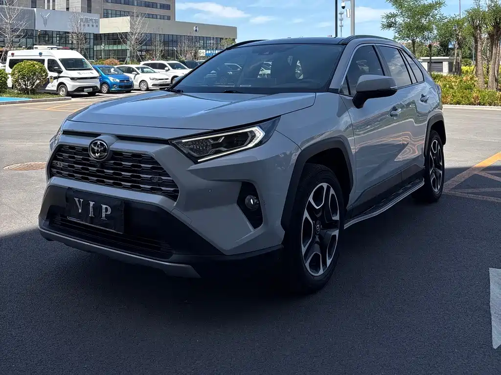 Toyota RAV4 2020 — фото 1