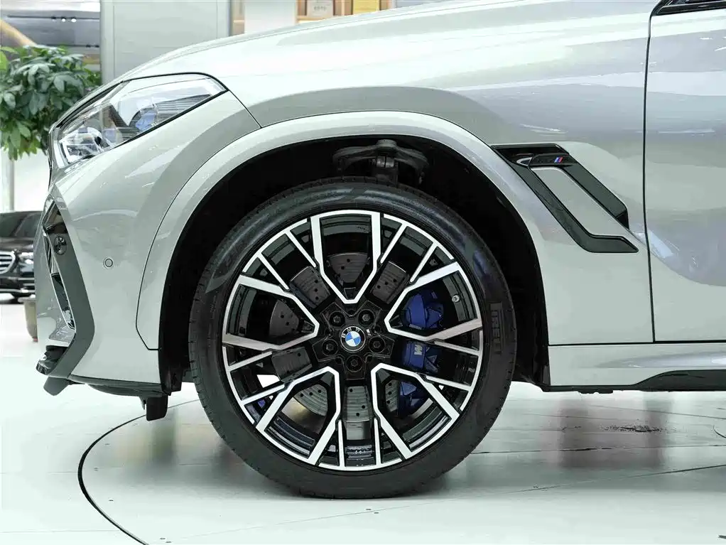 BMW X6 M 2022 — фото 20