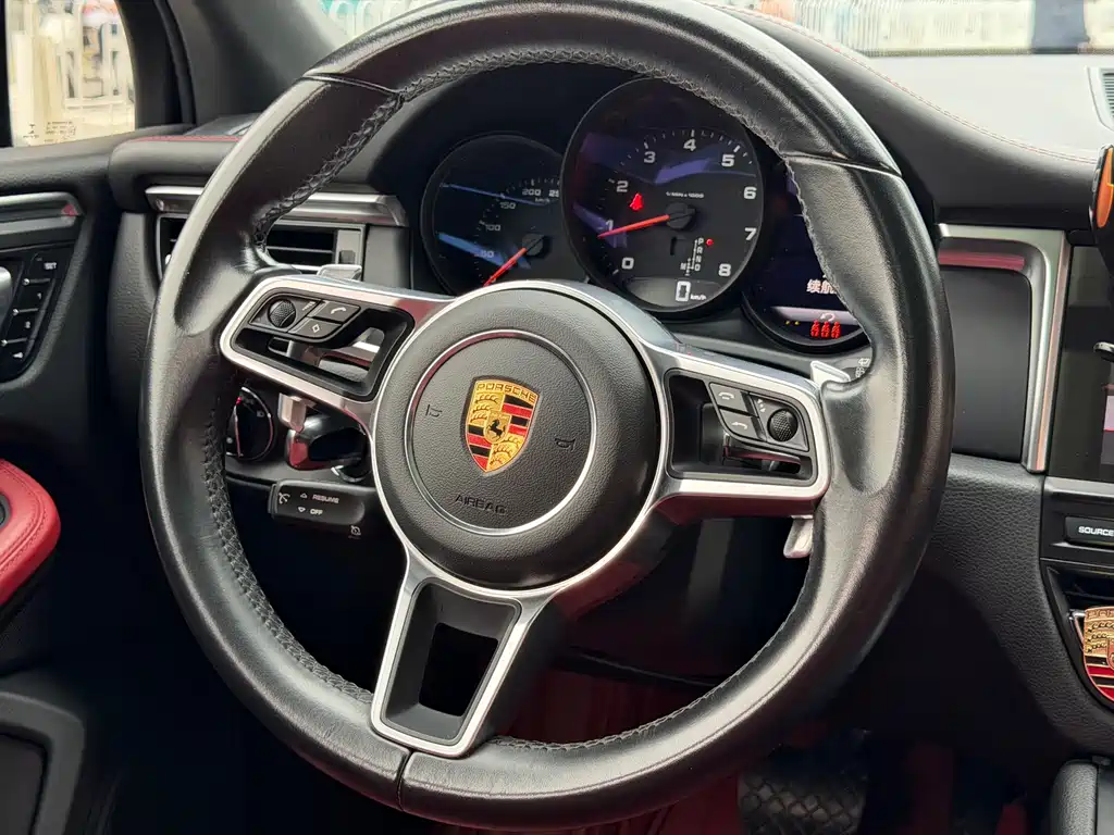 Porsche Macan 2021 — фото 13