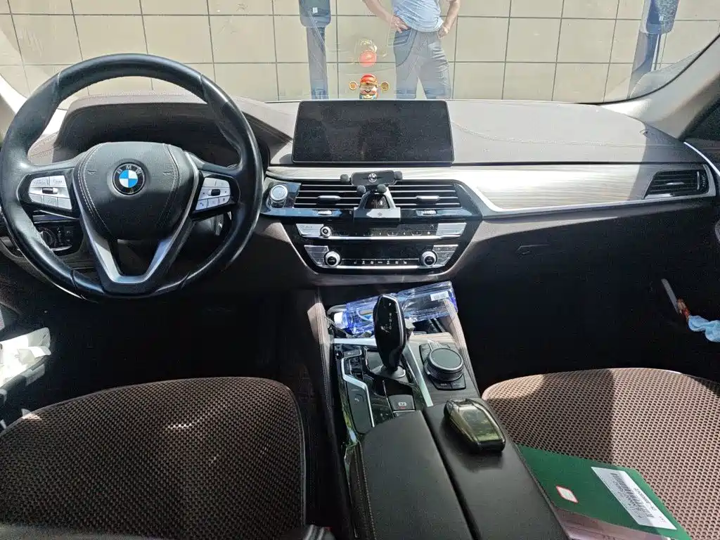 BMW 5 Series New Energy 2020 — фото 5