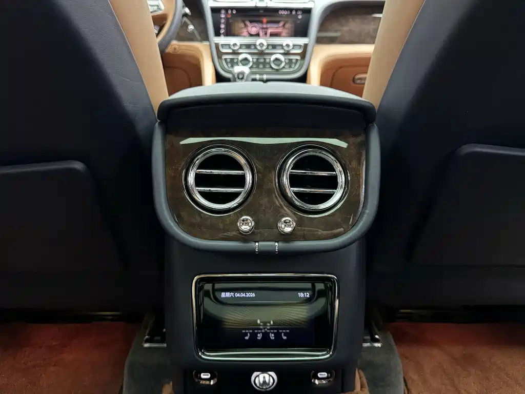 Bentley Bentayga Plug-In Hybrid 2021 — фото 14