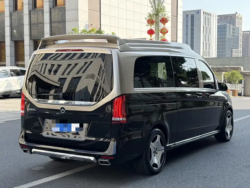 Mercedes-Benz V-Class 2023 — фото 11