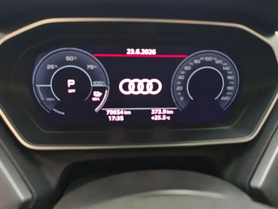Audi Q4 e-tron 2024 — фото 14