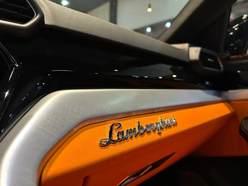 Lamborghini Urus 2023 — фото 18
