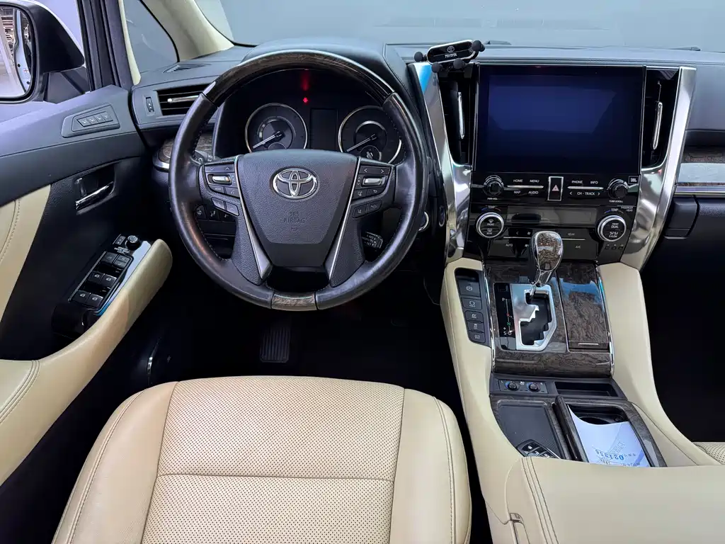 Toyota Alphard 2020 — фото 17