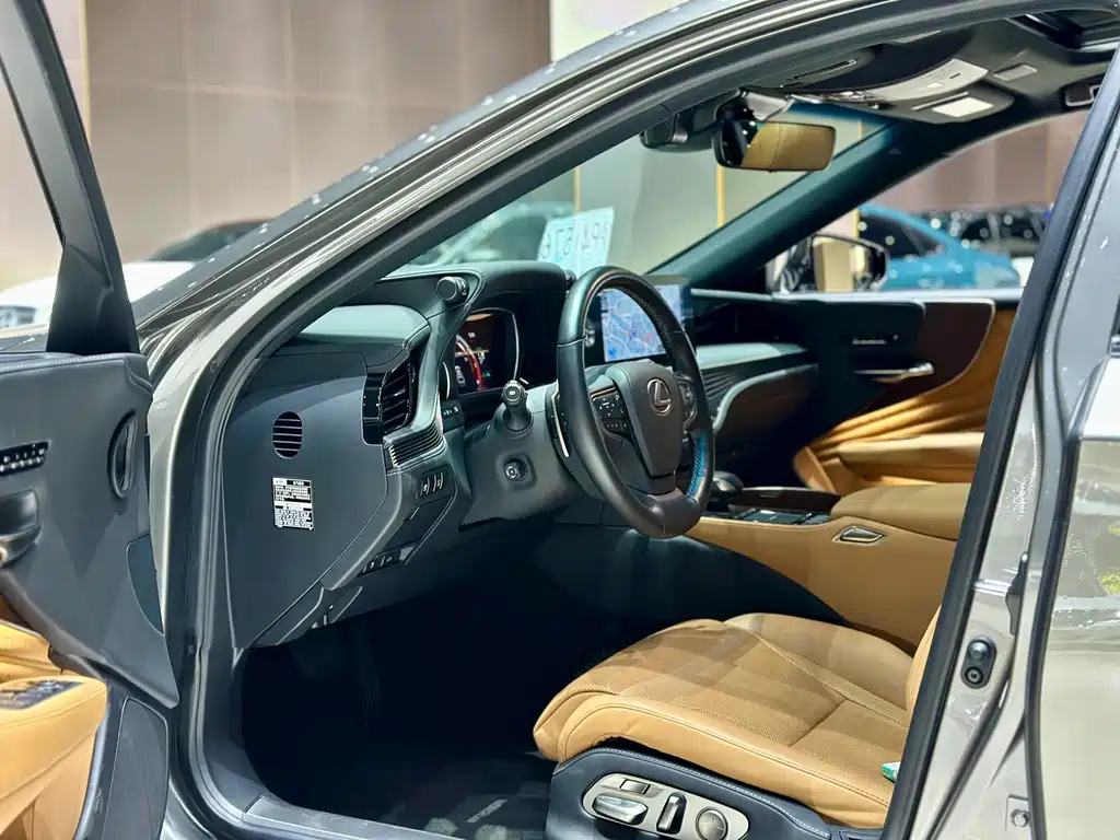 Lexus LS 2022