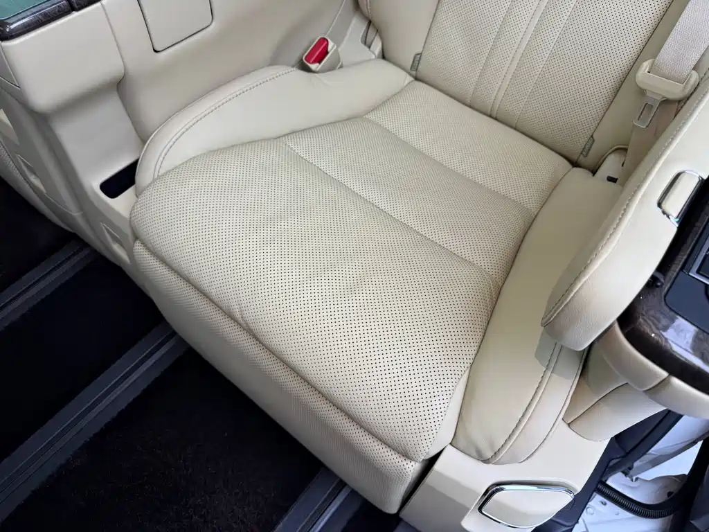 Toyota Alphard 2020 — фото 14