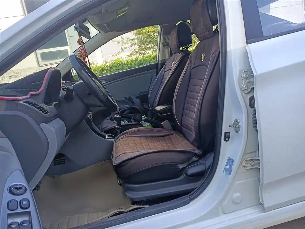 Hyundai Verna 2015 — фото 8