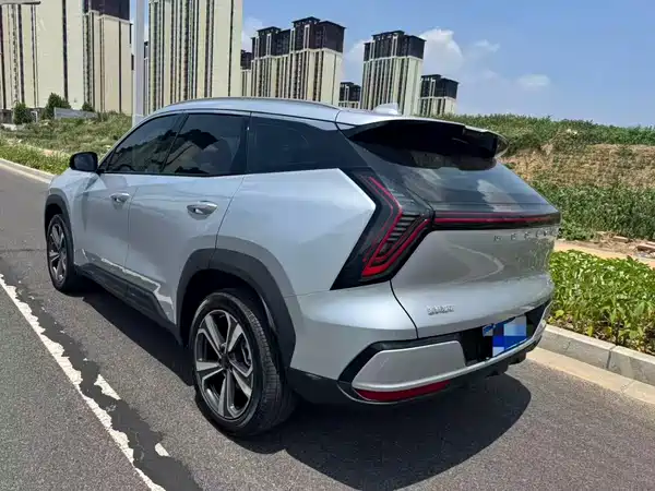 Geely Boyue L 2025